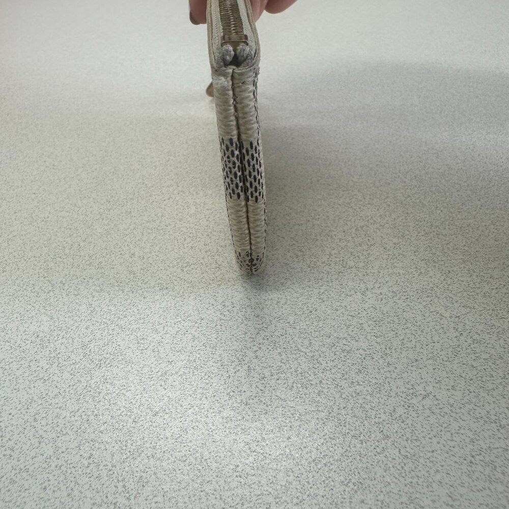 Authentic Louis Vuitton Damier Azur Key Pouch - Picture 5 of 11